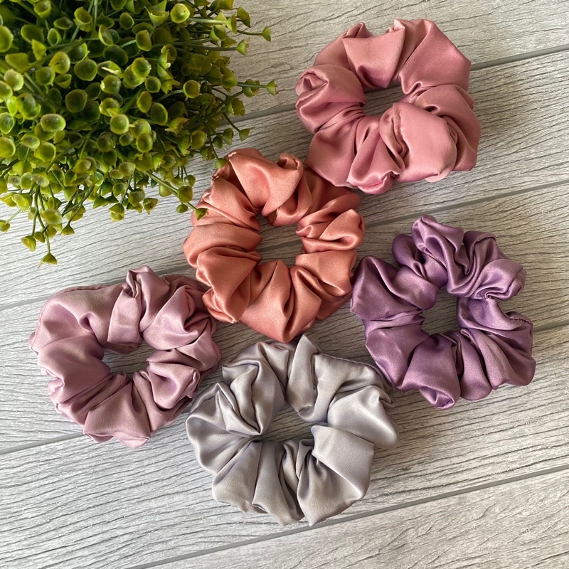 Cepol rambut/ikat rambut fashion/kunciran KARET SCHRUNCHIE-2pcs Satin jumbo