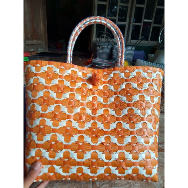 Tas Anyaman Embos Motif