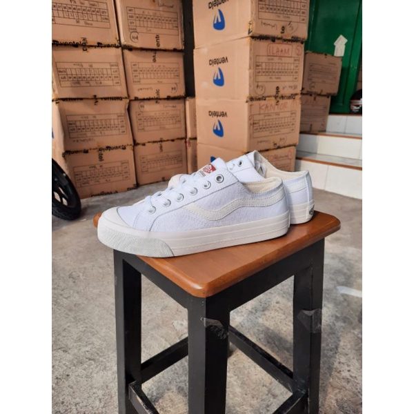 Sepatu Ventela Public Low Black Natural 100% Original ( Free Kaos Kaki *)-Public low All White