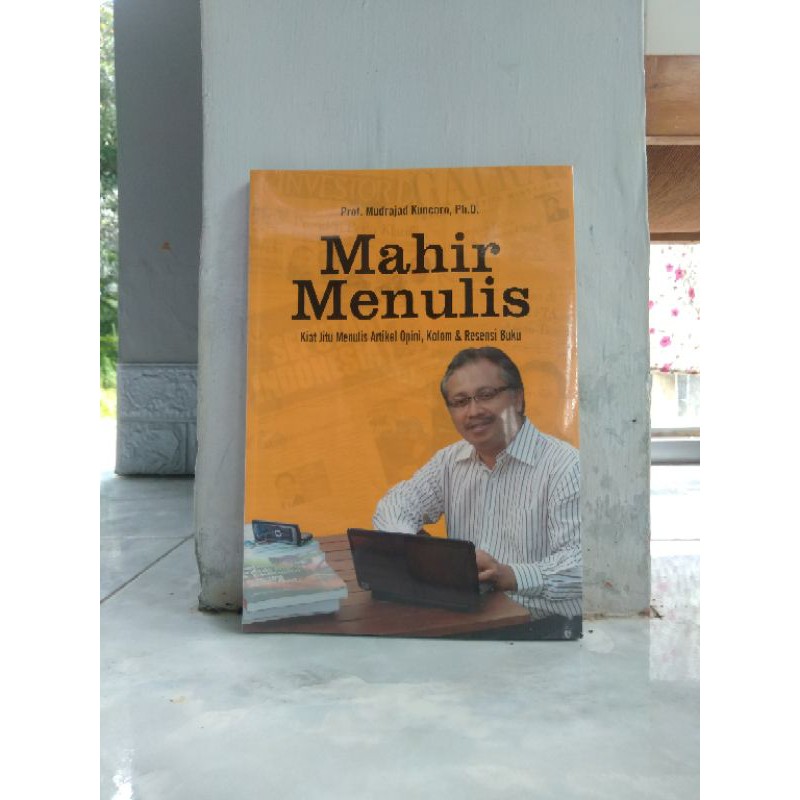 Mahir Menulis
Kiat jitu menulis artikel opini, kolom dan resensi buku
