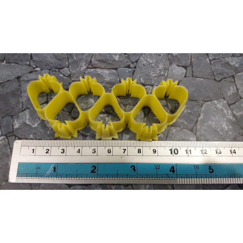 

Cutter Plastik Kuning strawberry