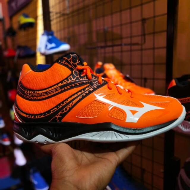 Sepatu mizuno thunder blade mid