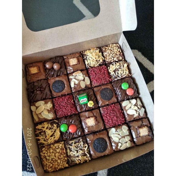

Fudgy brownies bebas pilih toping