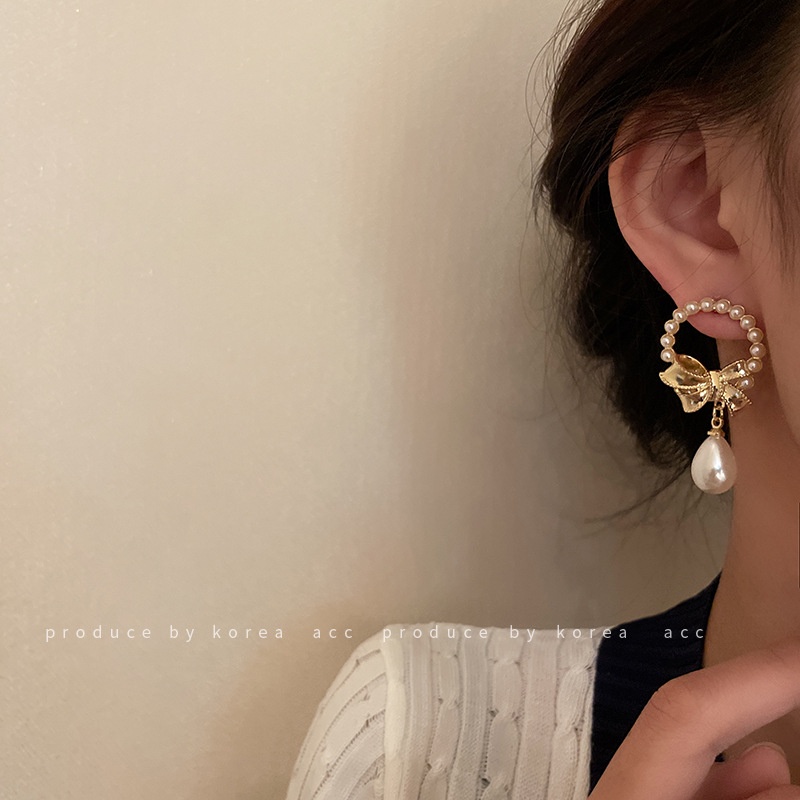 Anting Tusuk Gantung Temperament Bahan Alloy Desain Pitamutiara Gaya Koreasimple Untuk Wanita
