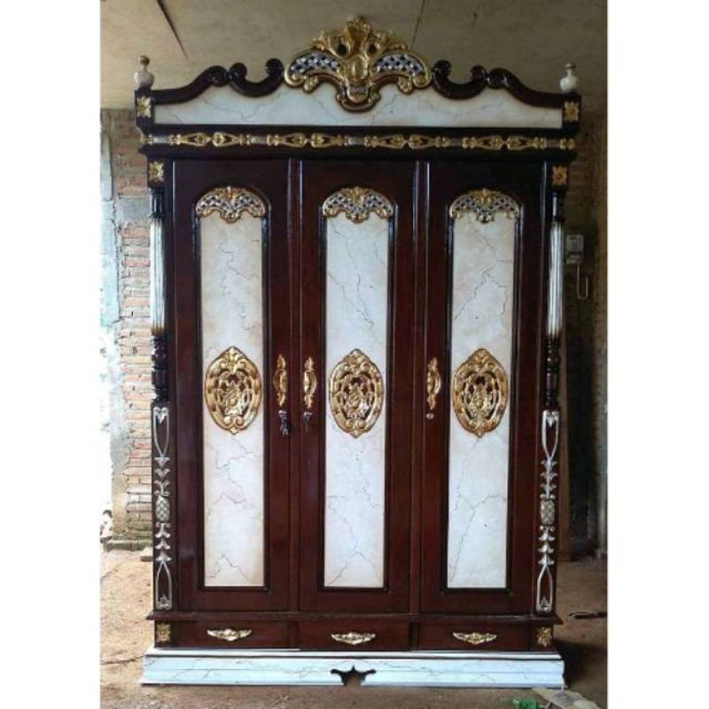 Lemari cinta pintu 3 kayu jati / almari ukir Jepara full kayu jati pintu 3 / lemari pakaian pintu 3