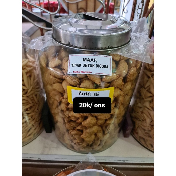 

Cemilan Pastel Ebi Produksi Manisan Sinta Oleh Oleh Khas Cirebon