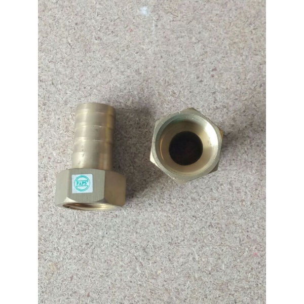 Nepel Selang Drat dalam 1/2 inch Sambungan Kuningan