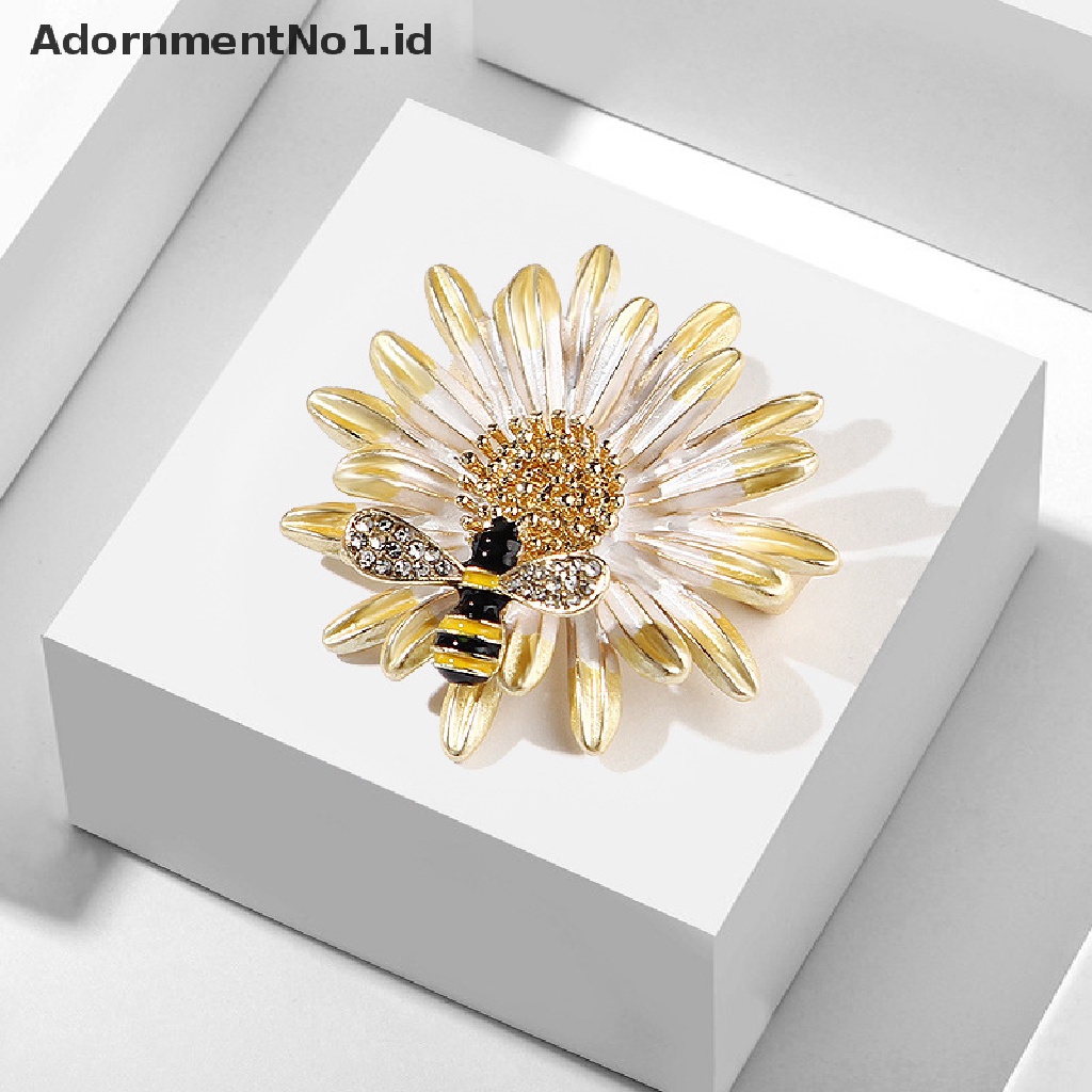 (AdornmentNo1) Bros pin enamel alloy Desain Kartun Lebah / Bunga Aster Gaya Korea