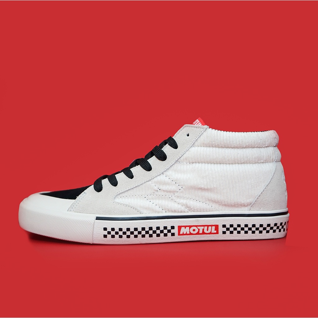 Saint Barkley x Motul Midlothian - Broken White Black