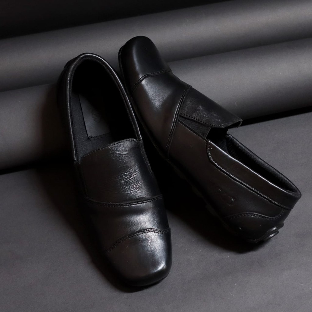 ABRHM X WRK Sepatu Slip On Pria Sepatu Pria Casual Kulit Asli Ori Keren Cowo/Cowok Sepatu Kerja Pria Sepatu Kasual Santal Kuliah Kondangan Semi Formal Gaya Keren Kekinian Murah Terlaris