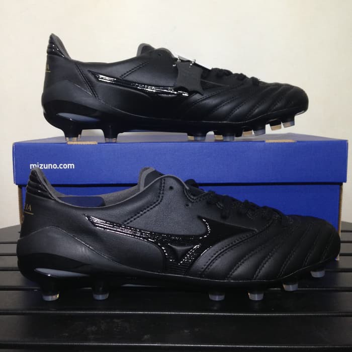 sepatu bola mizuno