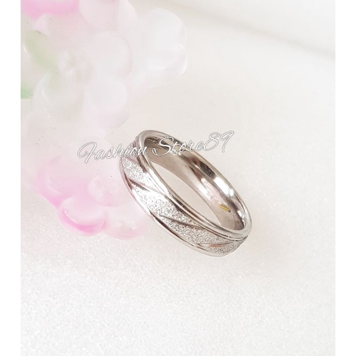 Cincin Pasir Motif Garis Perhiasan Titanium Cincin Pria Wanita Impor Titanium Premium silver