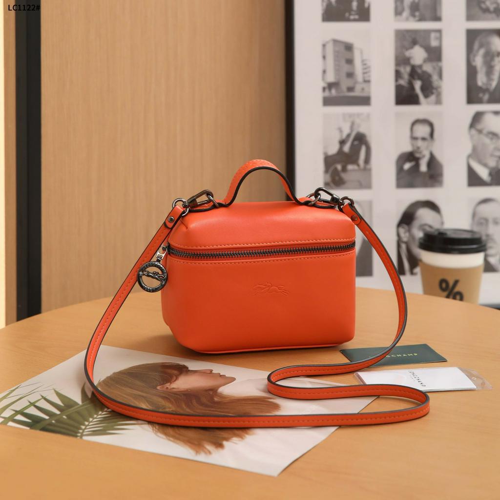 LC1112 Leather Crossbody Bag