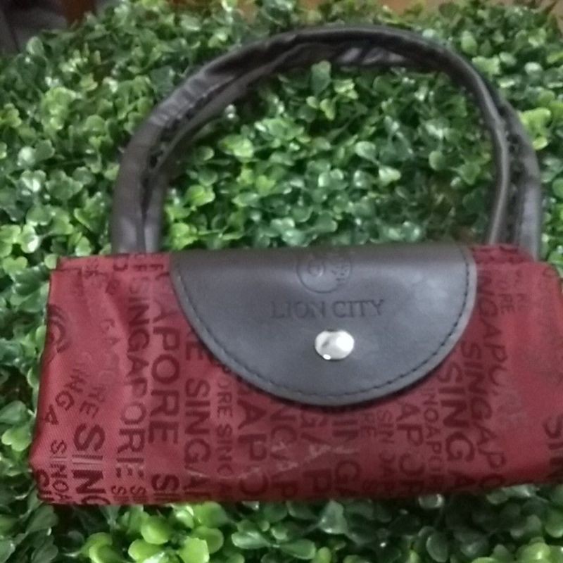 Tas Tote Bag Wanita Oleh oleh Souvenir Singapore warna Merah Tua