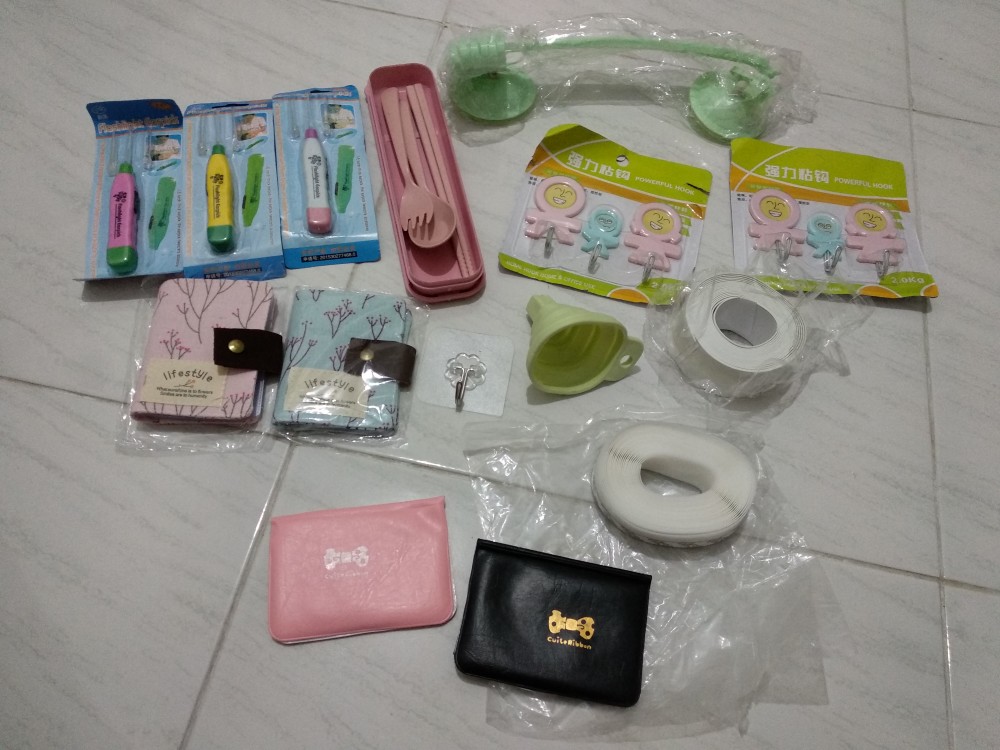Gantungan Kait Tempel Family Self Adhesive Hook 1 Set Isi 3 Pcs Cantelan Serbaguna