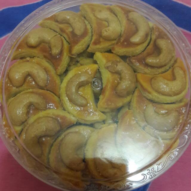 

Kue kacang mete