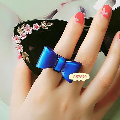 LRC Cincin Fashion Big Bowknot Decorated Simple Design Resin Korean Rings