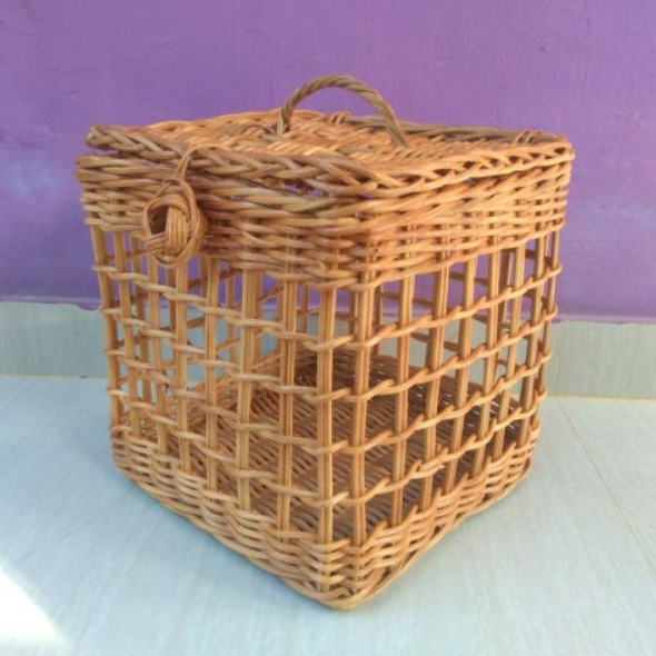 Keranjang rotan kotak tutup parcel / kado / hantaran / seserahan / sepeda 25x25x25 cm