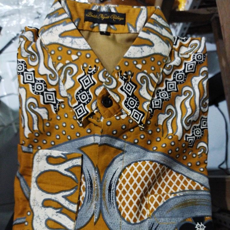 UWER SEMBADA NGUDI RAHAYU KEMEJA BATIK PRIA SOLO LENGAN PANJANG LAPIS FURING ATASAN PREMIUM MODERN GITARJA KENCONO UNGU SUKET SEGORO PRASTOWO JAYANEGARA PROBOSETO CENDRAWASIH KUNING MLIWIS PEKSI LASEM PEKSI NAVY SELING PERWIRA MAHESA ASTAGUNA ARIESWARA