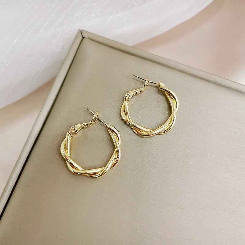 Anting Tusuk Model Twist Untuk Wanita