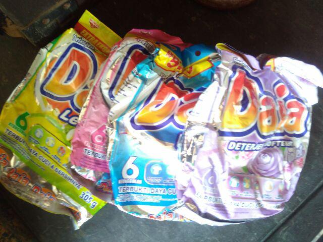 Daia Deterjen+softener Violet 300 Gram