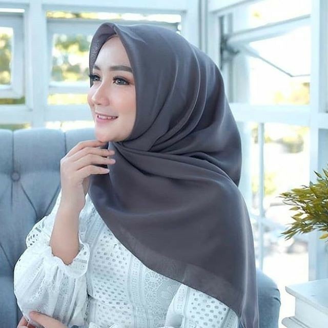 [COD] Bella Square Jilbab Segi Empat Variasi A Double Hycon-Dark Grey