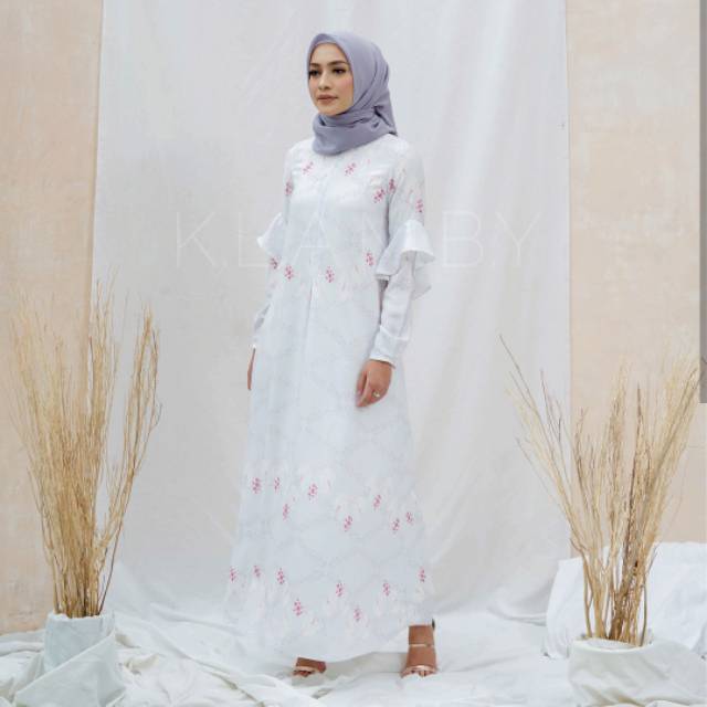 Amara Dress Wearing Klamby