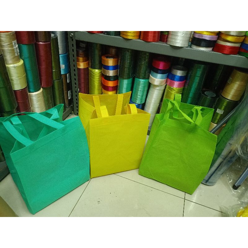 

tas spunbond buat nasi kotak 22 dan 23 isi 12 pcs terlaris