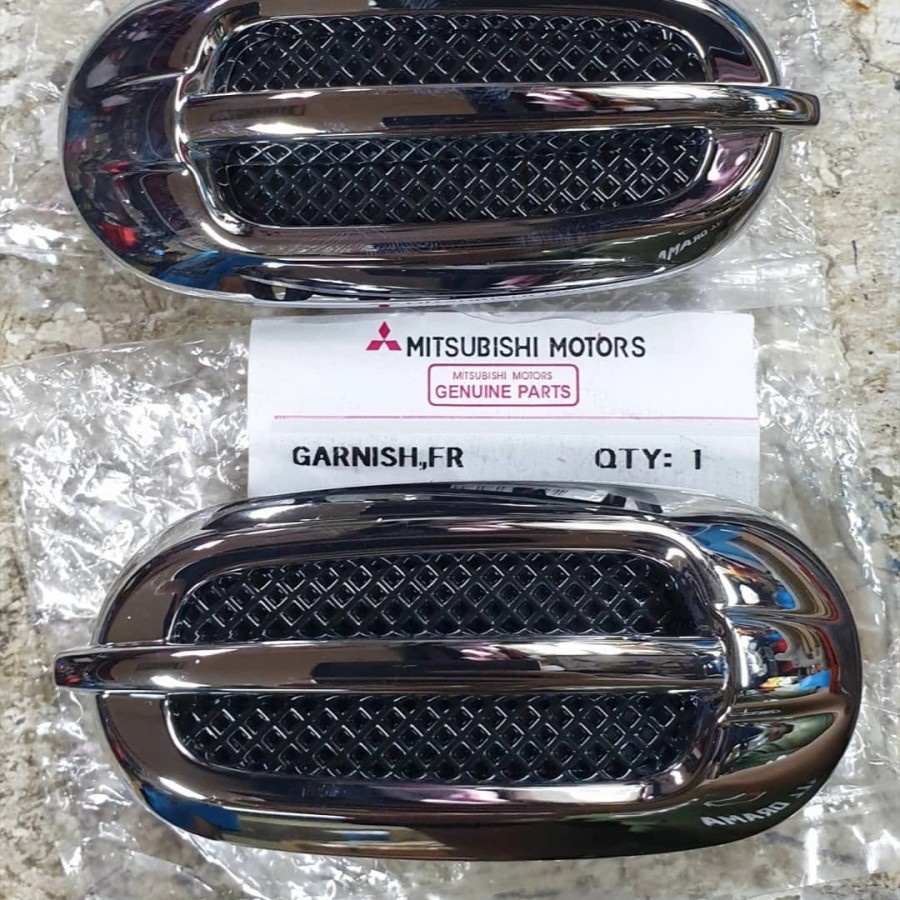 Garnish Garnis Chrome Crum Fender Spakbor Original Asli Pajero Sport