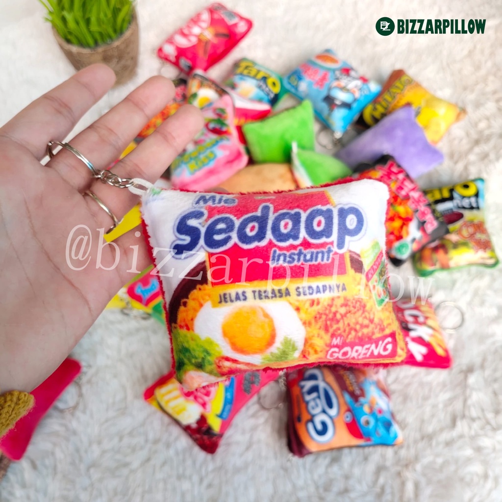 BIZZARPILLOW SOUVENIR GANTUNGAN KUNCI SNACK BZ172