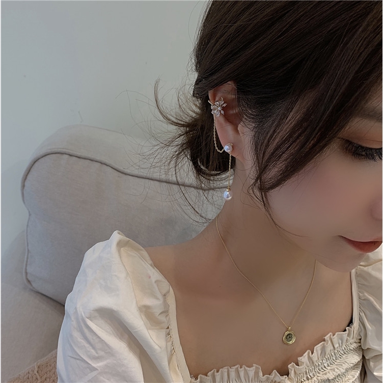 Aksesoris Fashionable Wanita Single Lucu Bunga Pearl Crystal Earrings