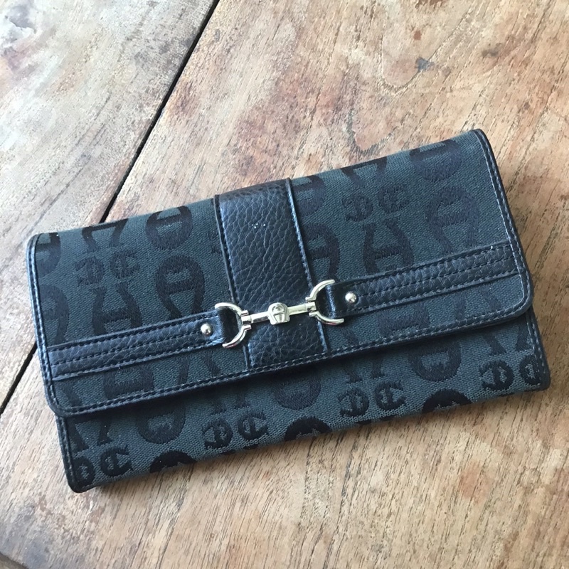 Preloved Dompet Aigner Hitam