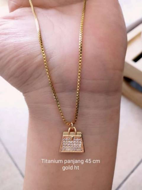 Kalung liontin nikita mirzani ,panjang liontin ±1.2cm titanium , ready semua warna