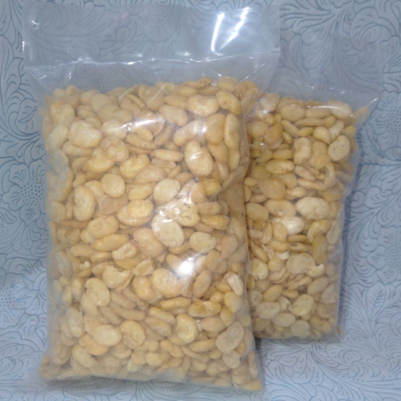 

kacang koro kupas 1kg /1000 gr kacang koro tuba /snack camilan koro kupas ori/koro mini/koro kiloan /koro kupas asin gurih