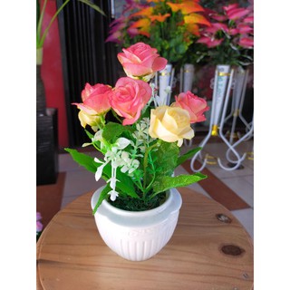 Rangkaian bunga artificial pot keramik shabby pajangan Rangkaian bunga artificial pot keramik shabby pajangan