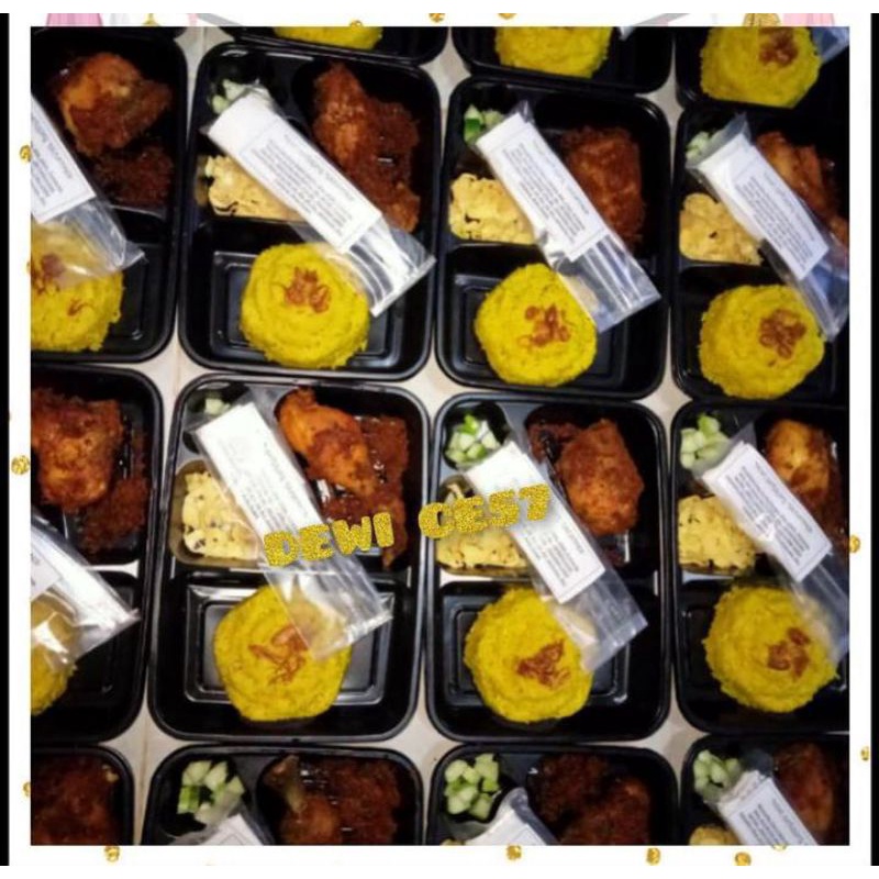 

Nasi Kuning Ayam goreng Serundeng