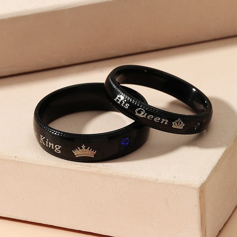 2pcs / Set Cincin Pasangan Desain Tulisan Her King His Queen Untuk Pria Dan Wanita