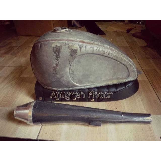 tangki triumph dan knalpot japstyle jok japstyle - tangki japstyle - tangki japs - bratstyle - jhok