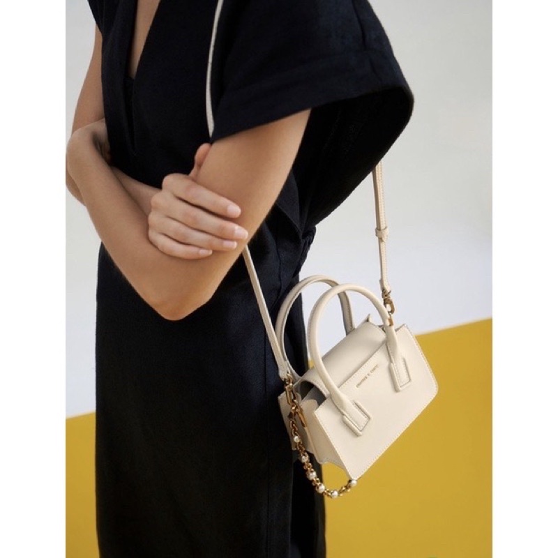 Sling bag CHARLES & KEITH vintage size 18x9x10cm only free dusbag✅