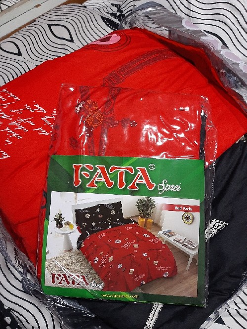 Fata Signature  Bed Cover Set  Motif Red Paris Ukuran (king) 180x200 / (queen) 160x200