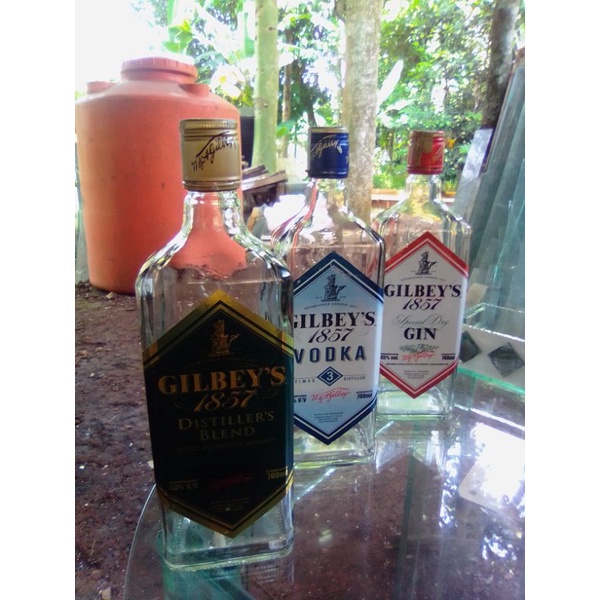 Botol kaca bekas minuman /Botol unik pajangan/hiasan untuk rumah atau hiasan toko anda