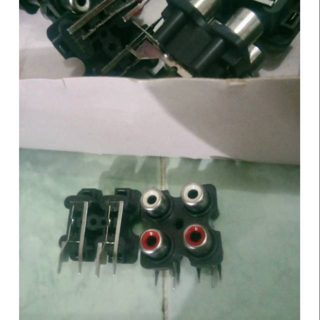 Soket rca 4 pin