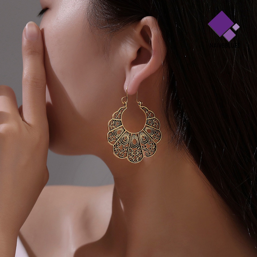 Anting Hoop Geometris Bentuk Bunga Hollow Out Gaya Vintage Untuk Wanita