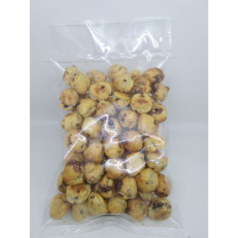 

soes coklat lumerrr 250 gram cemilan snack enak.. cocok untuk santai