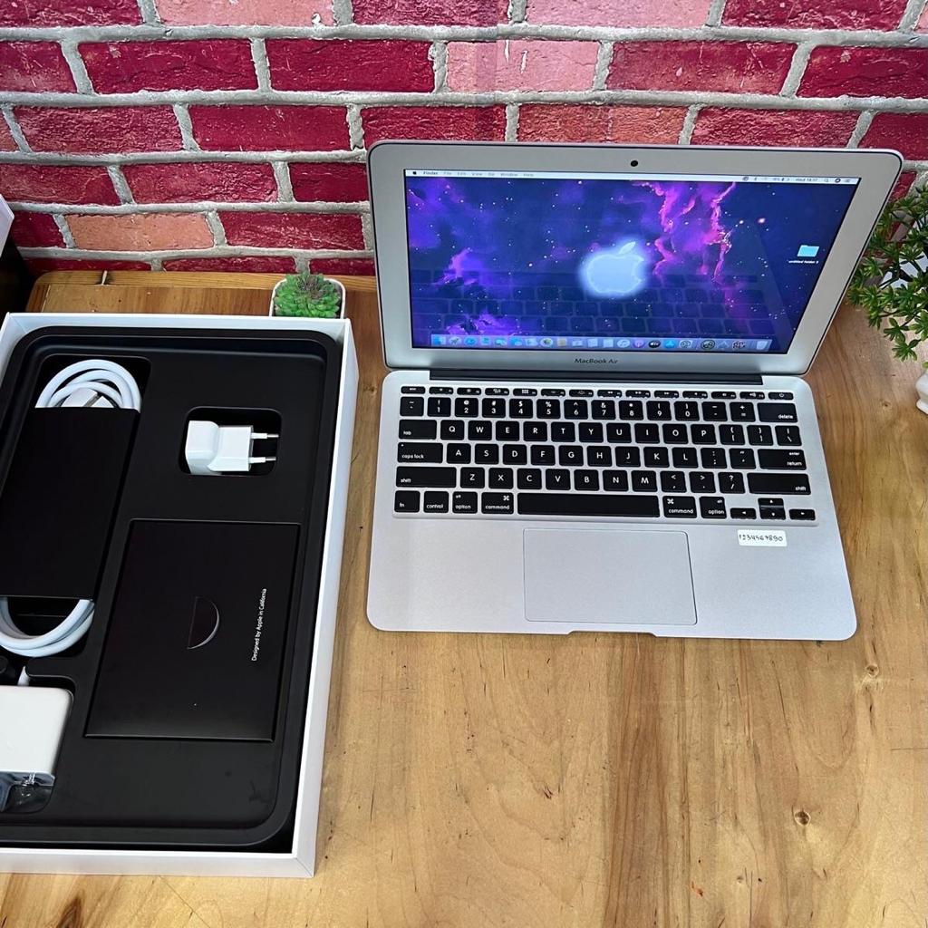 Macbook Air 2015 11 inch 128GB Super Mulus ex Garansi resmi iBox