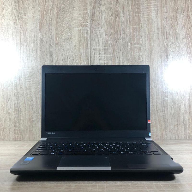 Laptop TOSHIBA Core i5 RAM 8 GB SSD 256 GB Origonal Bergaransi