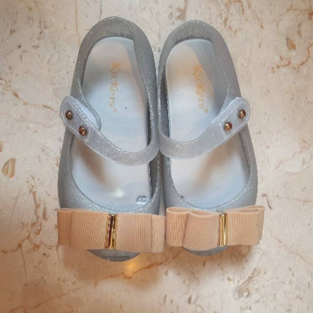 Sepatu anak kickers