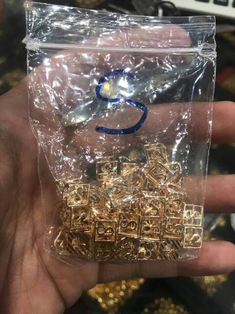 Liontin huruf anak dan dewasa emas asli kadar 700 750 putih kuning A B C D E F G H I J K L N O P Q R S T U V W X Y Z