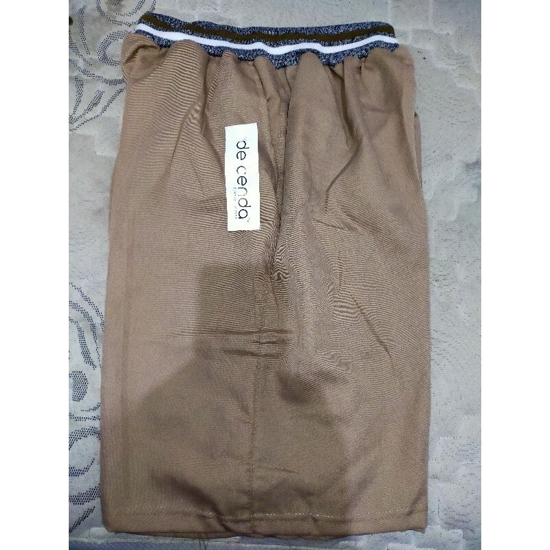 Celana Pendek Pria Dibawah Lutut