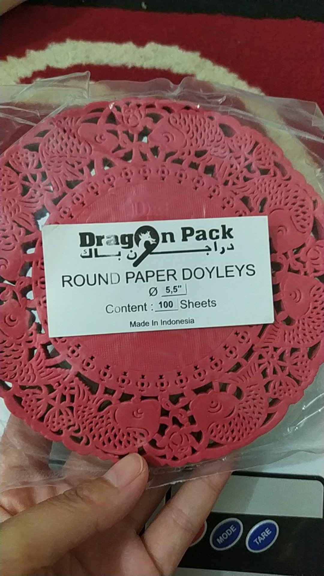 Round Paper Doyleys 5.5 Merah Motif Ikan Koi  (alas Renda Bulat Toples) - Isi 100lbr